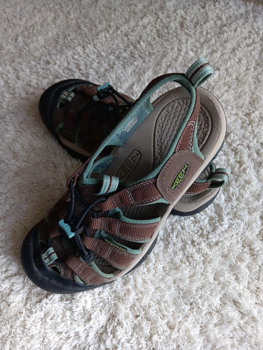 KEEN Sz 7 Brown & Teal Outdoor Sandals